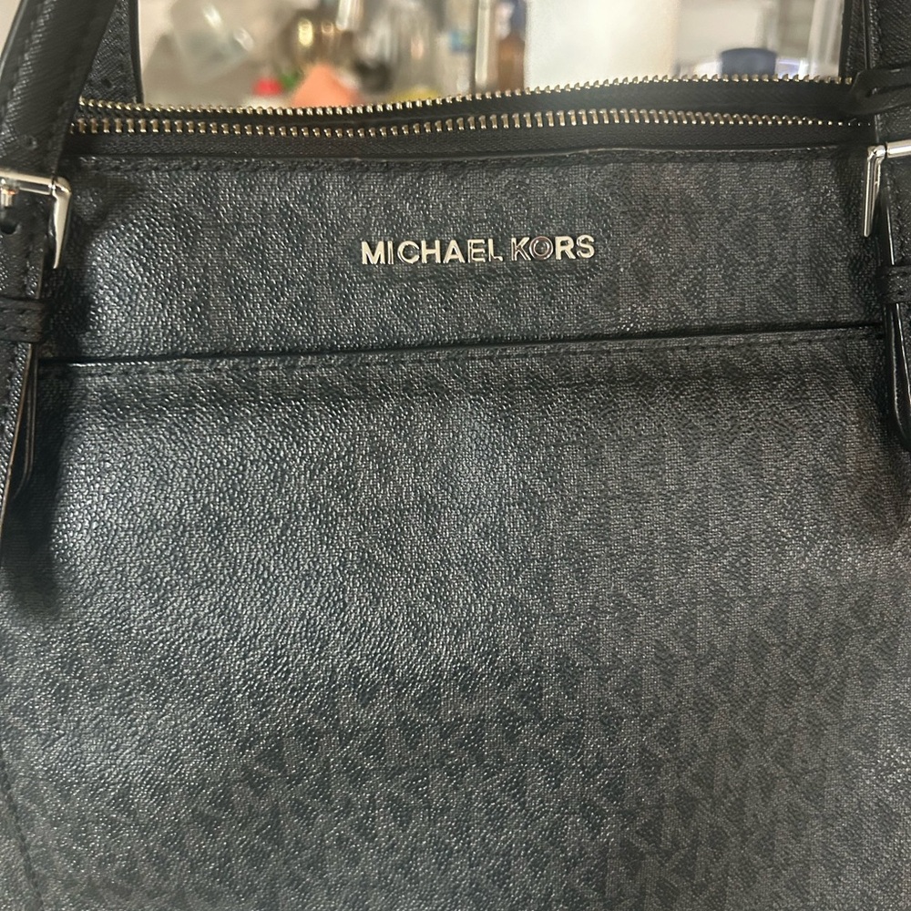 Michael Kors Black jet set logo 16 inch tote - Picture 9 of 14
